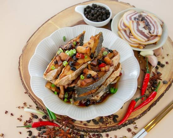 Golden Pomfret  With Chinese Ham & Black Bean Sauce 豆豉腊肉烧金鲳鱼